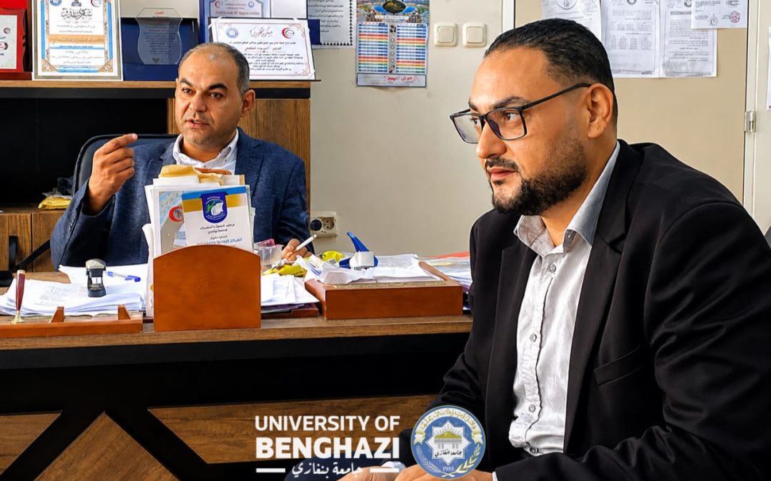 مسجل عام جامعة بنغازي يجري زيارة تفقدية إلى كلية التمريض